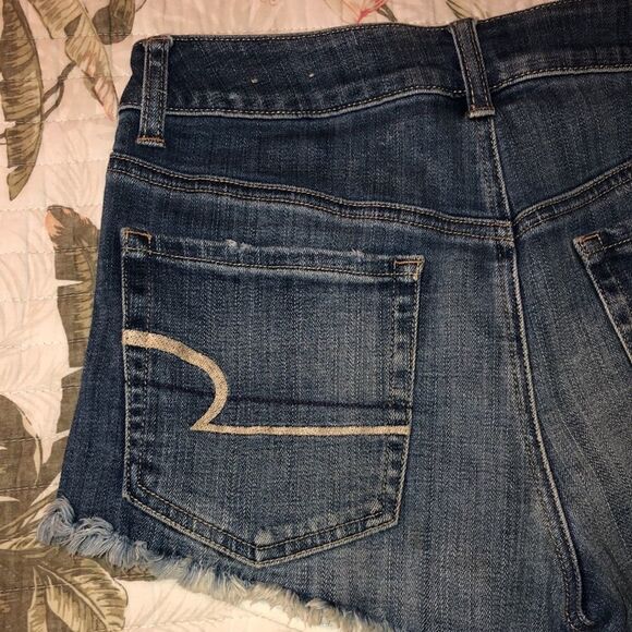 AE 6 Distressed Ivory Crochet Lace Detail Raw Hem Blue Denim Shorts - Picture 6 of 10